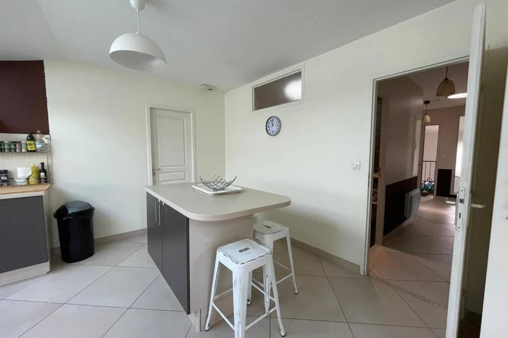 Superbe Appartement Avec 2 Chambres - 9 Personnes - Parking Prive Tournon-sur-Rhone Zewnętrze zdjęcie